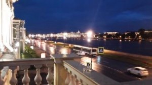 Красивый вид из окна на ночной Санкт-Петербург