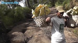 Адская работа. Серодобытчики вулкана Иджен, Индонезия