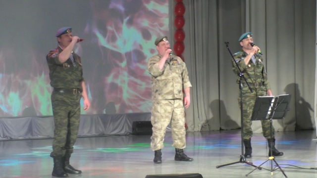 Группа "Десантура" с песней "Рукава" смотреть онлайн