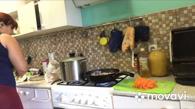 Готовлю суп с грибами и болтаю. Предстоят изменения в работе смотреть онлайн