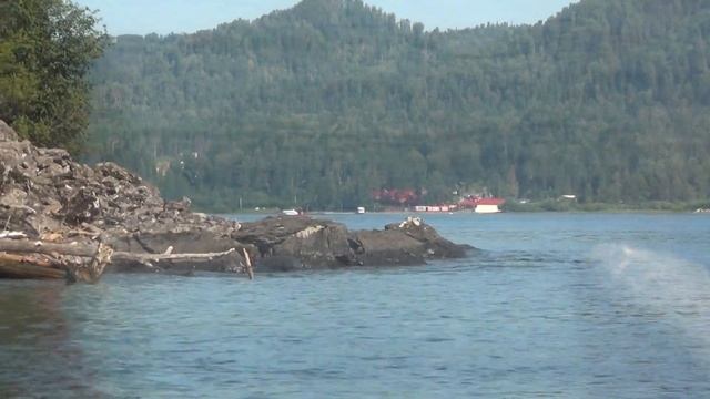 по Телецкому озеру на катере 01 каменный залив смотреть онлайн