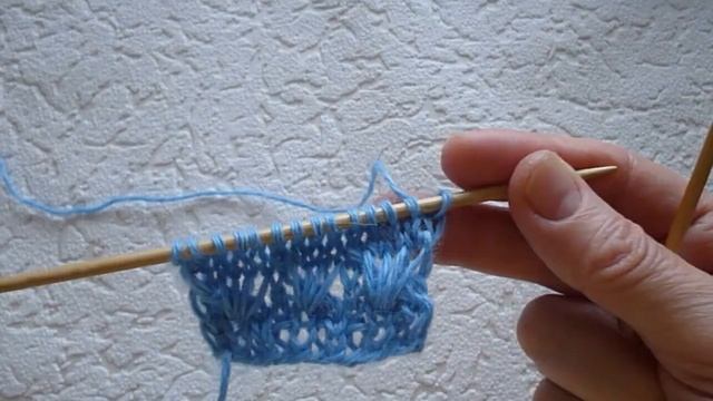 Узор с двулистниками из вытянутых петель смотреть онлайн