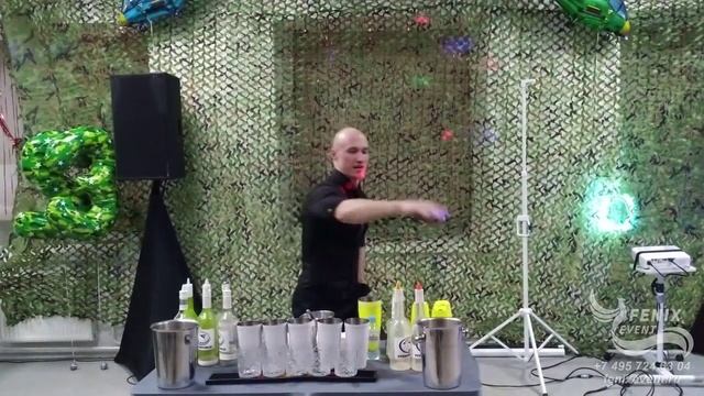 Заказать бармен шоу на праздник, юбилей и корпоратив - оригинальное шоу на свадьбу в Москве.