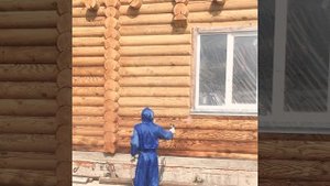 Безвоздушная покраска деревянного дома