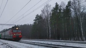 ВЛ11-409 с товарным поездом