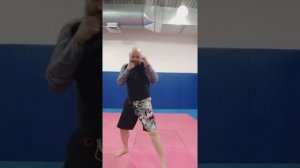 Техника правого прямого в корпус в боксе