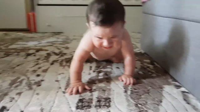 Даня показывает как он умеет ползать смотреть онлайн