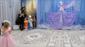 Новогодний утренник в средней группе "Росток".