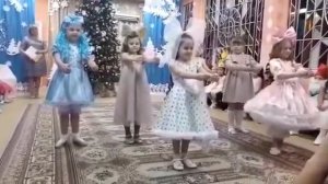 Танец кукол на новогоднем утреннике в старшей группе