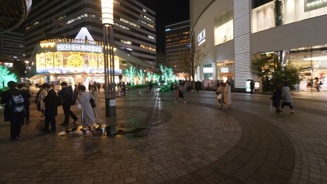 4K・ Рождественская иллюминация станции Токио - вокруг и под смотреть онлайн