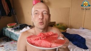 Как мы едим арбуз. Наслаждаемся дачной жизнью!