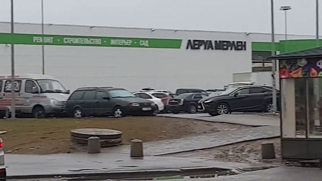 #леруамерлен#чистоенебо#питер          Хмурое утро. В Леруа Мерлен на Парашютной