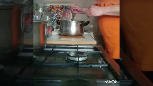 Солим рыбью икру.