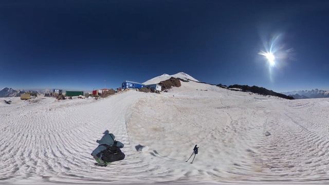 Акклиматизационный выход Приют одиннадцати - скалы Пастухова. Видео снято в 360 градусов смотреть онлайн