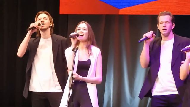 Это наша Россия. Молодые девушки и парни красиво спели смотреть онлайн