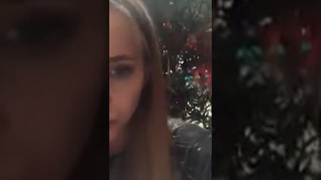 Валерия Соколова сидит одна и болтает по телефону смотреть онлайн