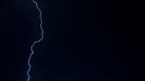 В городе Кайсери в Турции молния восемь раз ударила в одно и то же место