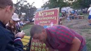 Как чеканили монеты в древности смотрим на примере чеканки сувениров