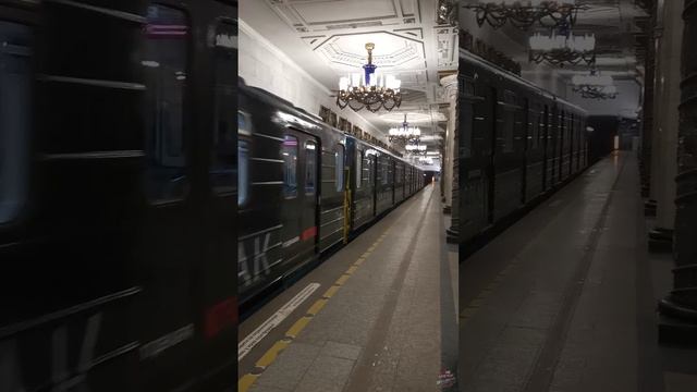 «Ведьмачьи» вагоны в метро Санкт-Петербурга, стилизованные под нашумевший сериал смотреть онлайн