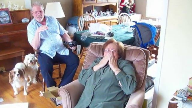 mom freaks over xmas gift смотреть онлайн