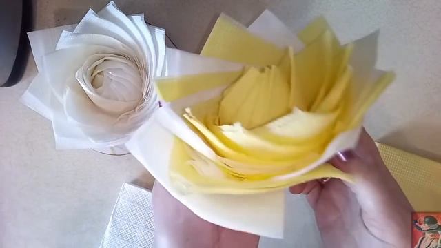 Как КРАСИВО сложить салфетки. Цветы и зайки из салфеток.