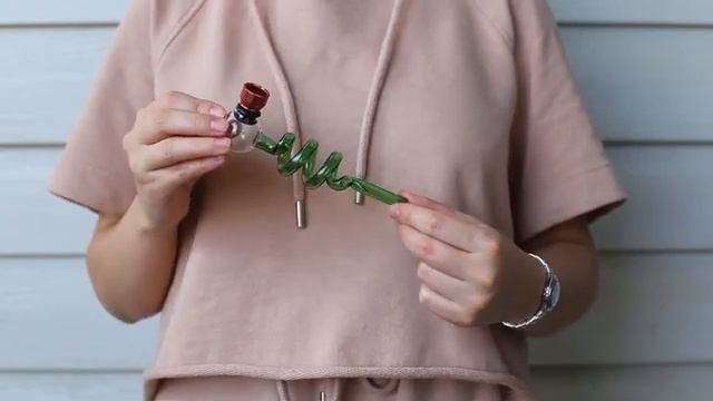 Стеклянная трубка зеленая спираль смотреть онлайн