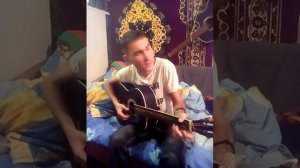 На станции одной сидел военный