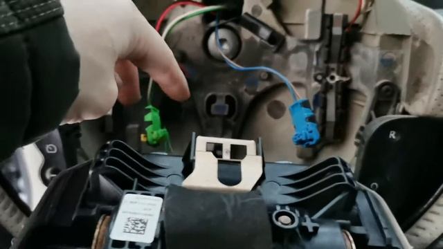 Снятие руля и подушки на Рено Мега 2 (Renault Megane 2) смотреть онлайн