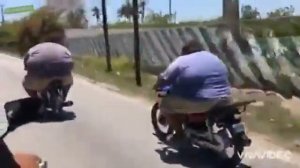 гонка толстяков на мотоциклах