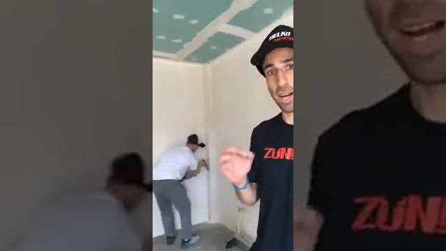 Спринцовка за нанасяне на материал по външни и вътрешни ъгли смотреть онлайн