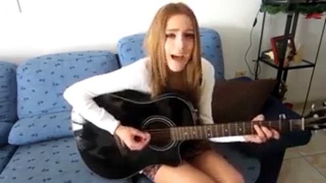 Красивая девочка.Красивая песня.