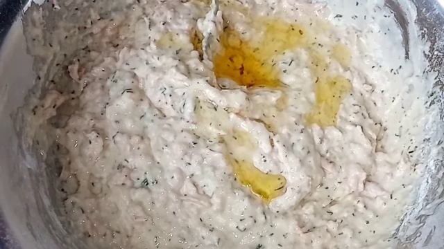 Лепешки на кефире с колбасой и зеленью. Очень сытные и вкусные.