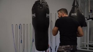 Ходовые боксерские комбинации. Отработка на мешке.