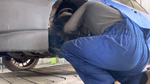 Замена передних колодок Subaru Impreza 4POT
