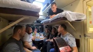 Песни под гармонь в поезде Фантазёр