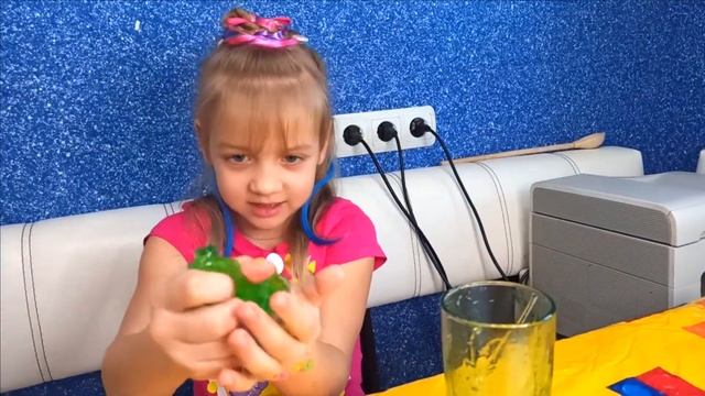 Милана тестирует зеленый слайм "Тайм" из Магнита смотреть онлайн