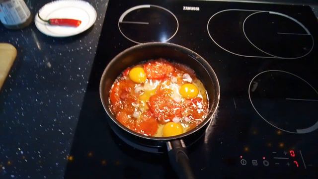 Яичница с помидорками смотреть онлайн