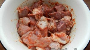 Как приготовить мягкую и сочную свинину на сковороде