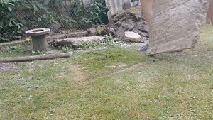 Работа на даче. Укладываю дорожку из бетонных плит.