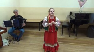 Табулова София Русская народная песня "Во кузнице".MP4