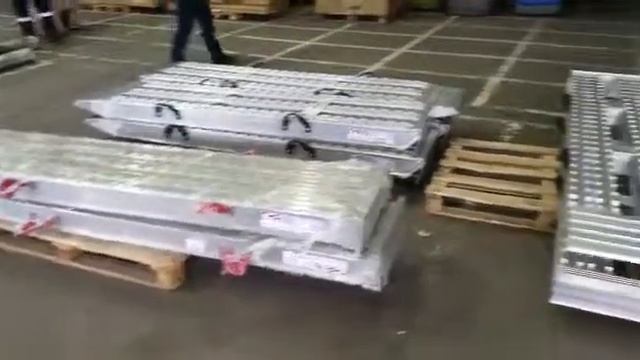 Аппарели для полуприцепов, алюминиевые грузоподъемность от 5 до 90 тонн. смотреть онлайн