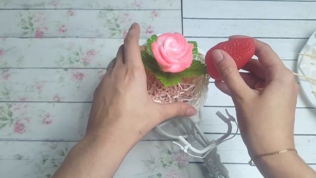 Мыльный букет в кашпо "Велосипед"  ♥ Розы и клубника ♥ Мыловарение