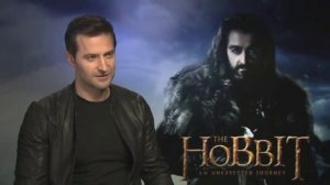 Richard Armitage sings Misty Mountains song