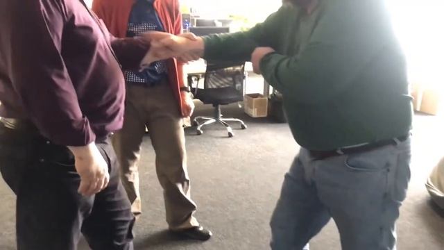 Демонстрация связи между скручиванием ворсинок кисти в каллиграфии и внутренних напряжений смотреть онлайн