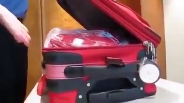 Как вскрыть чемодан, чтобы замки остались нетронутыми!!! смотреть онлайн