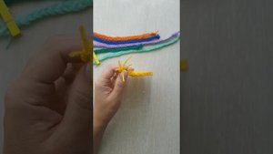 Корзинка для карандашей из пластиковой бутылки и остатков пряжи