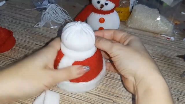 Как сделать Деда Мороза из носка и риса своими руками. Дед мороз за 10 минут. Santa Claus decor смотреть онлайн