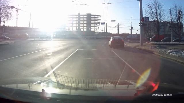 Рено едет на красный смотреть онлайн