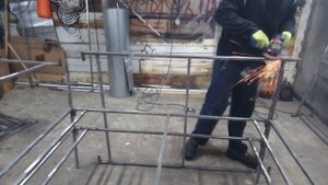 ✓Делаем КЛЕТКУ для ПТИЦЫ СВОИМИ РУКАМИ! Обзор КЛЕТКИ для БРОЙЛЕРОВ!