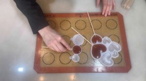 ТЕСТИРУЕМ ФОРМУ ДЛЯ ЛЕДЕНЦОВ | рецепт лучшего клубничного леденца от Виктории Бредис